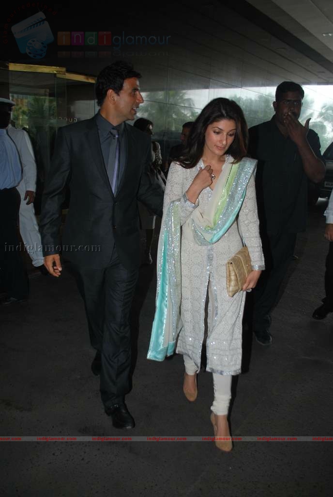 Akshay Kumar will carry Vancouver 2010 Olympic Torch Event hd photo