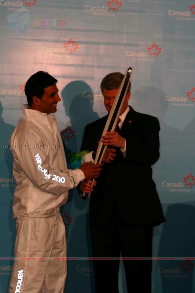 Akshay Kumar will carry Vancouver 2010 Olympic Torch Event hd photo