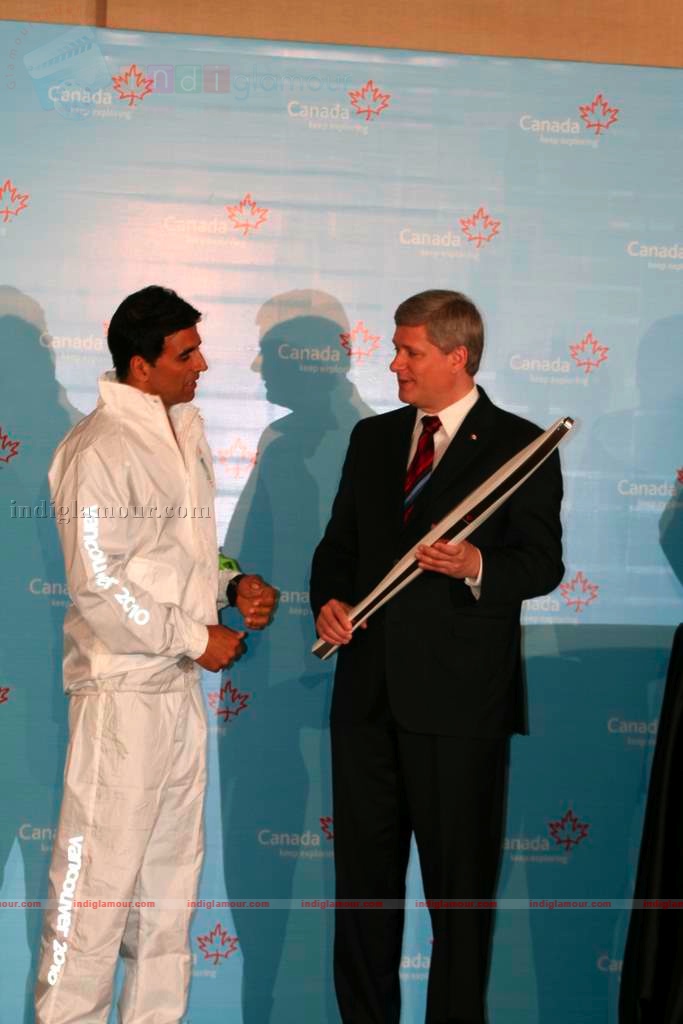 Akshay Kumar will carry Vancouver 2010 Olympic Torch Event hd photo