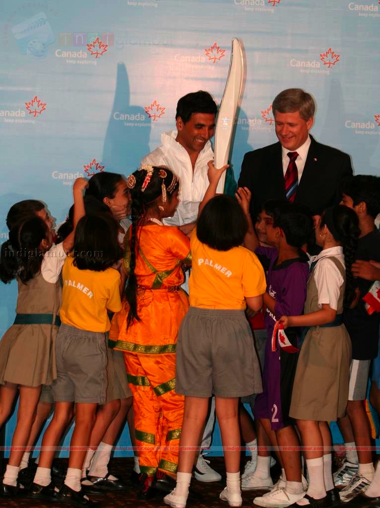 Akshay Kumar will carry Vancouver 2010 Olympic Torch Event hd photo