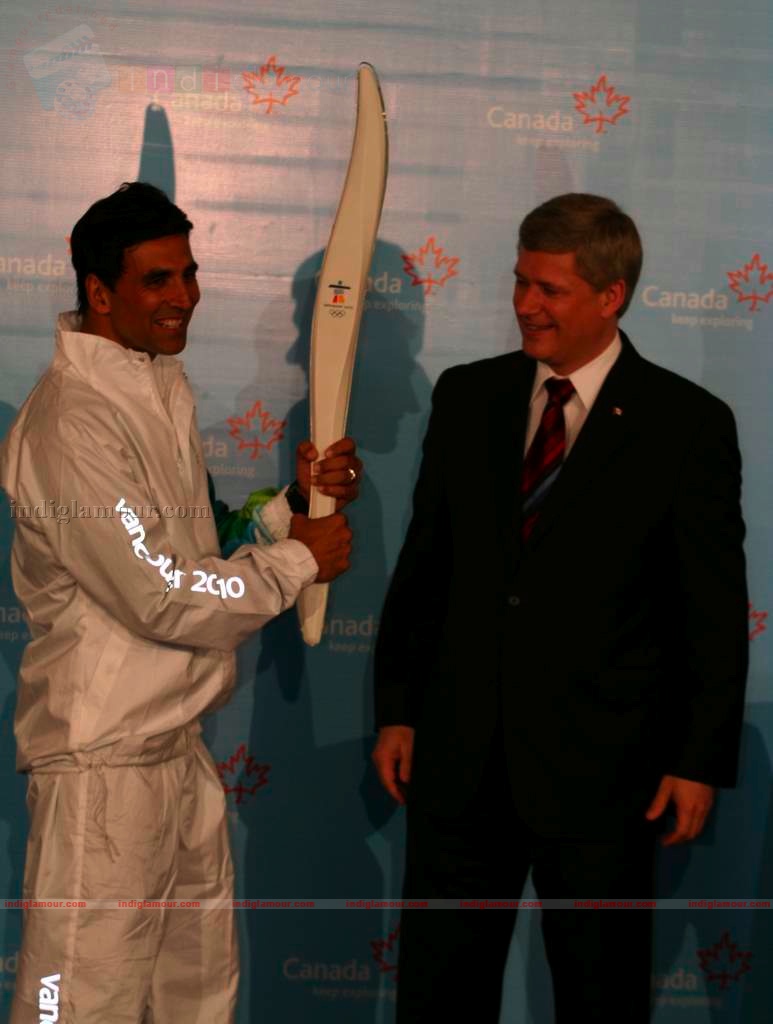 Akshay Kumar will carry Vancouver 2010 Olympic Torch Event hd photo