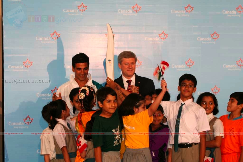 Akshay Kumar will carry Vancouver 2010 Olympic Torch Event hd photo