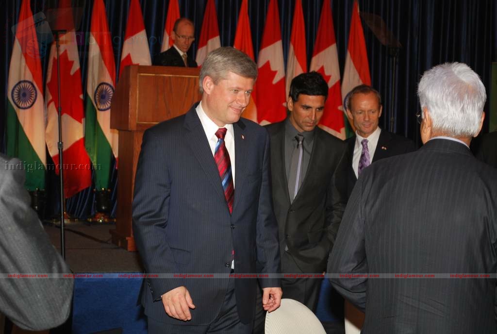 Akshay Kumar will carry Vancouver 2010 Olympic Torch Event hd photo