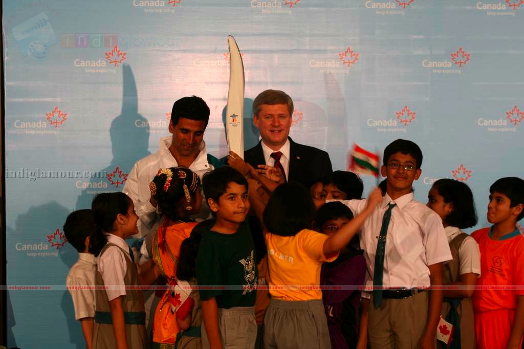 Akshay Kumar will carry Vancouver 2010 Olympic Torch Event hd photo