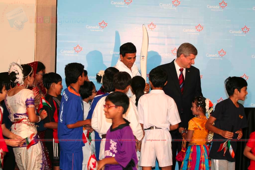 Akshay Kumar will carry Vancouver 2010 Olympic Torch Event hd photo