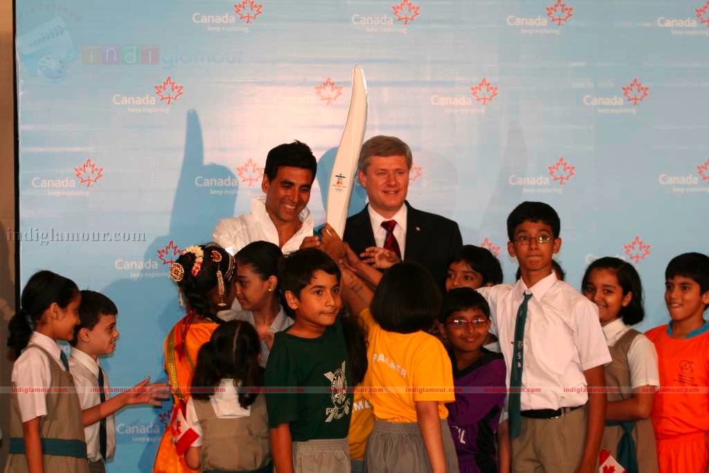 Akshay Kumar will carry Vancouver 2010 Olympic Torch Event hd photo