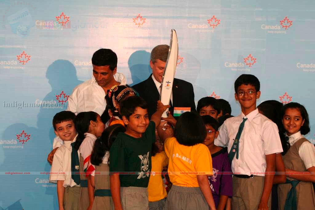 Akshay Kumar will carry Vancouver 2010 Olympic Torch Event hd photo