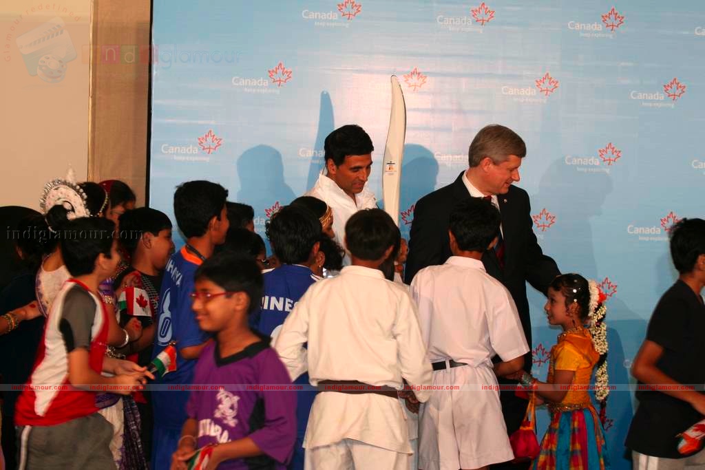 Akshay Kumar will carry Vancouver 2010 Olympic Torch Event hd photo