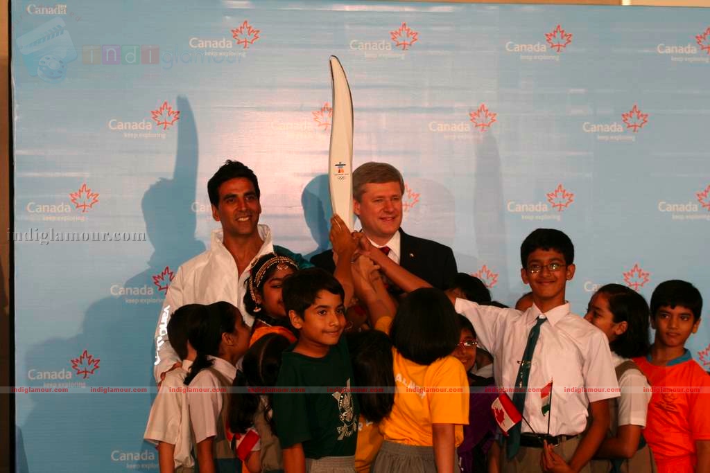 Akshay Kumar will carry Vancouver 2010 Olympic Torch Event hd photo