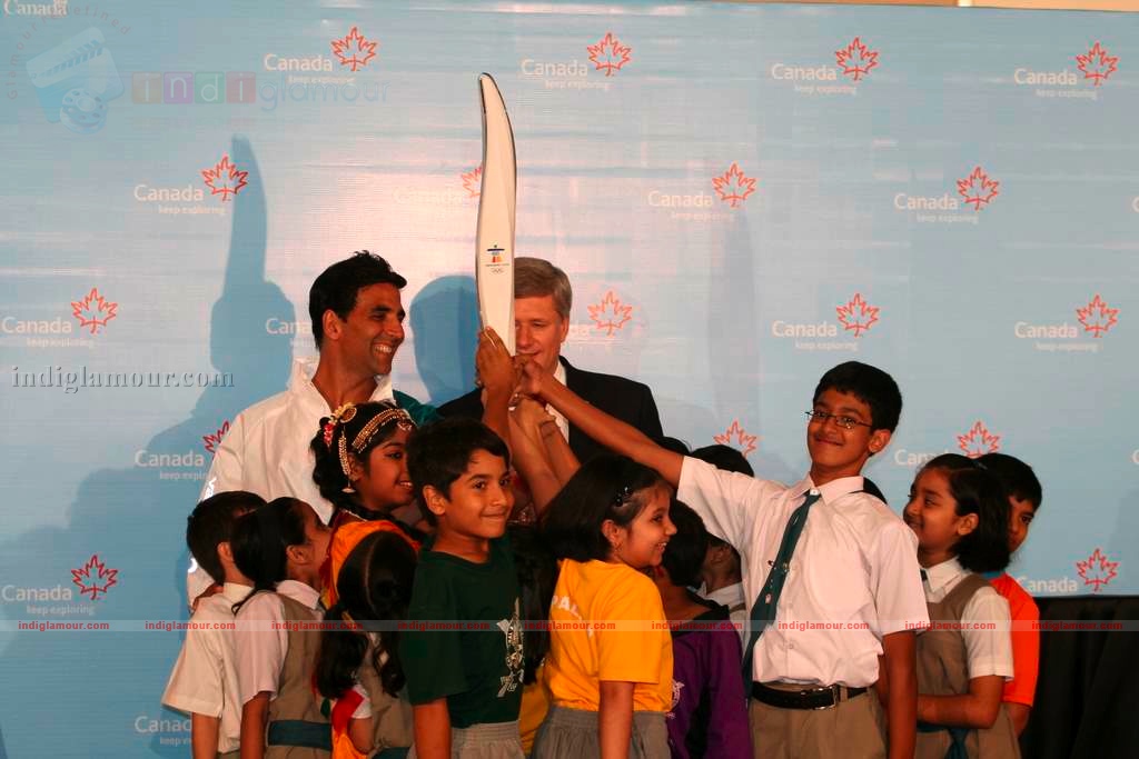 Akshay Kumar will carry Vancouver 2010 Olympic Torch Event hd photo