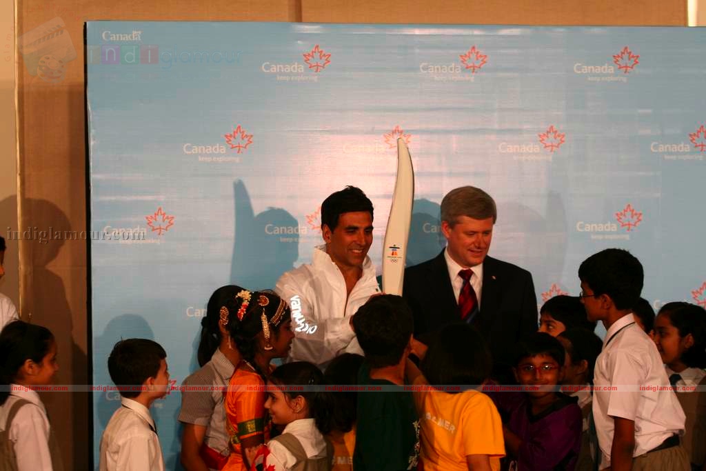 Akshay Kumar will carry Vancouver 2010 Olympic Torch Event hd photo