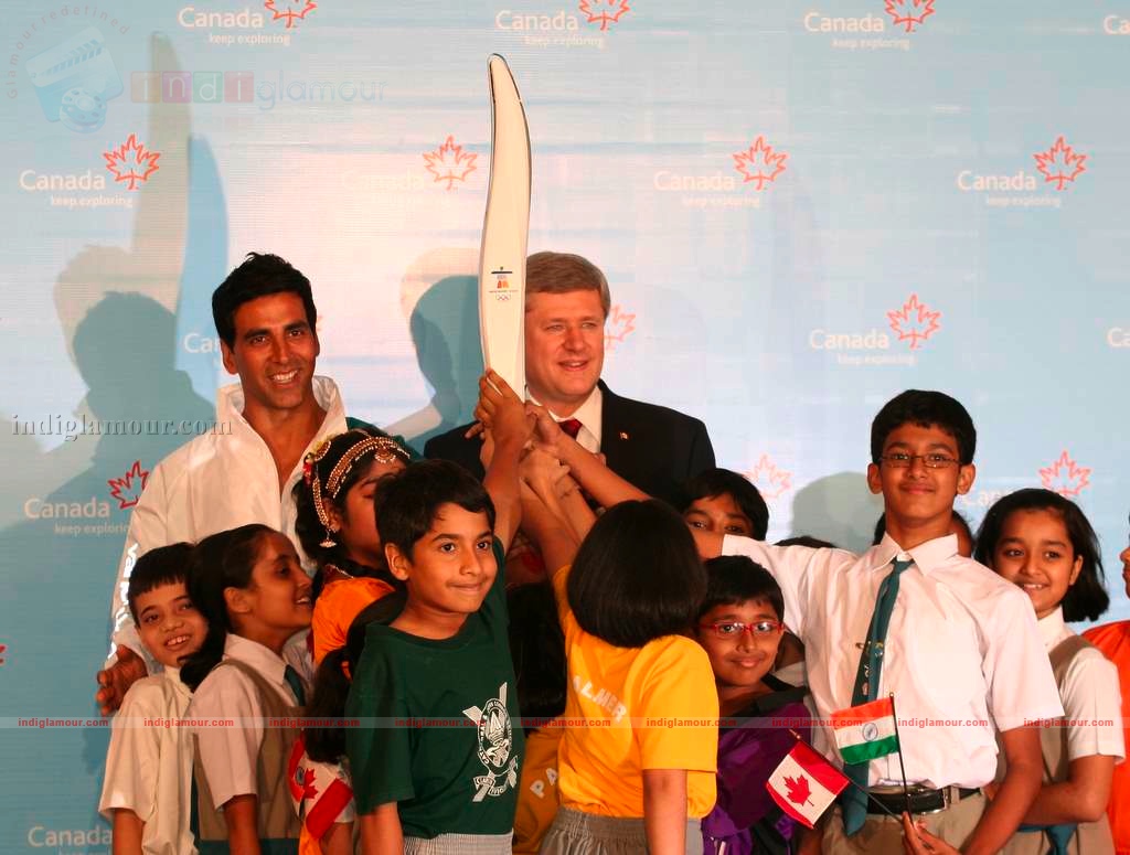 Akshay Kumar will carry Vancouver 2010 Olympic Torch Event hd photo