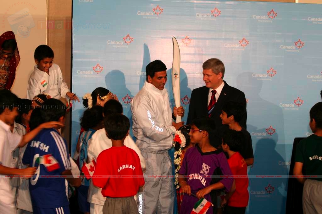Akshay Kumar will carry Vancouver 2010 Olympic Torch Event hd photo
