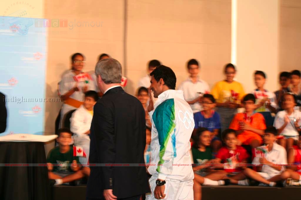 Akshay Kumar will carry Vancouver 2010 Olympic Torch Event hd photo