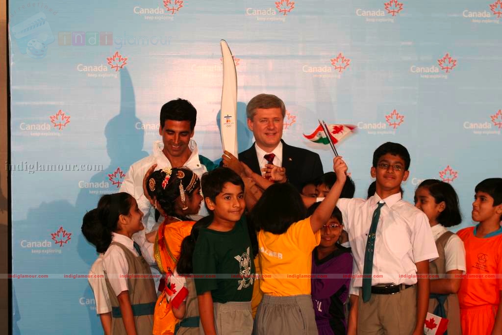Akshay Kumar will carry Vancouver 2010 Olympic Torch Event hd photo