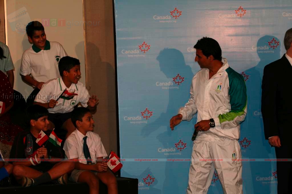Akshay Kumar will carry Vancouver 2010 Olympic Torch Event hd photo