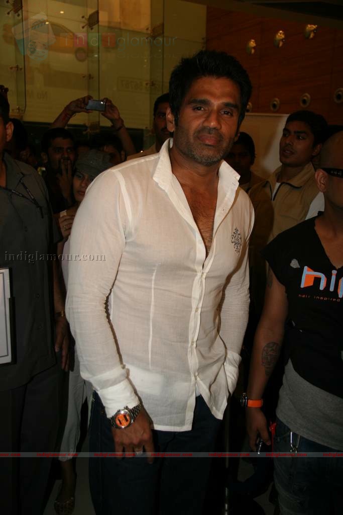 Ranbir Kapoor, Tushar Kapoor, Sunil Shetty at Cut-a-thon hair cut event all day Event hd photo