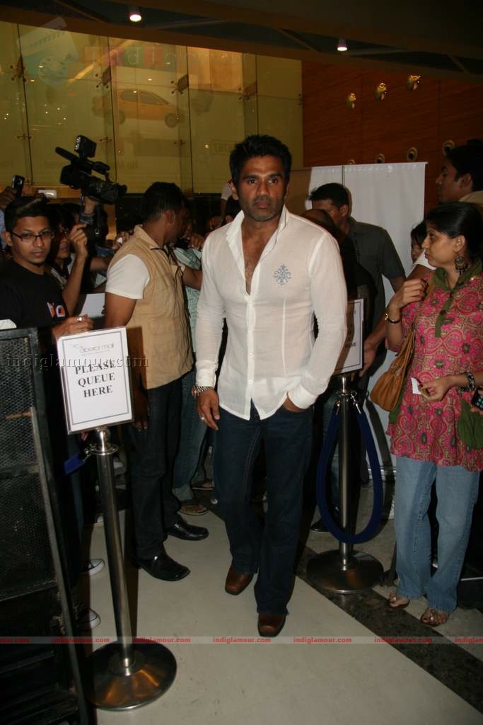 Ranbir Kapoor, Tushar Kapoor, Sunil Shetty at Cut-a-thon hair cut event all day Event hd photo