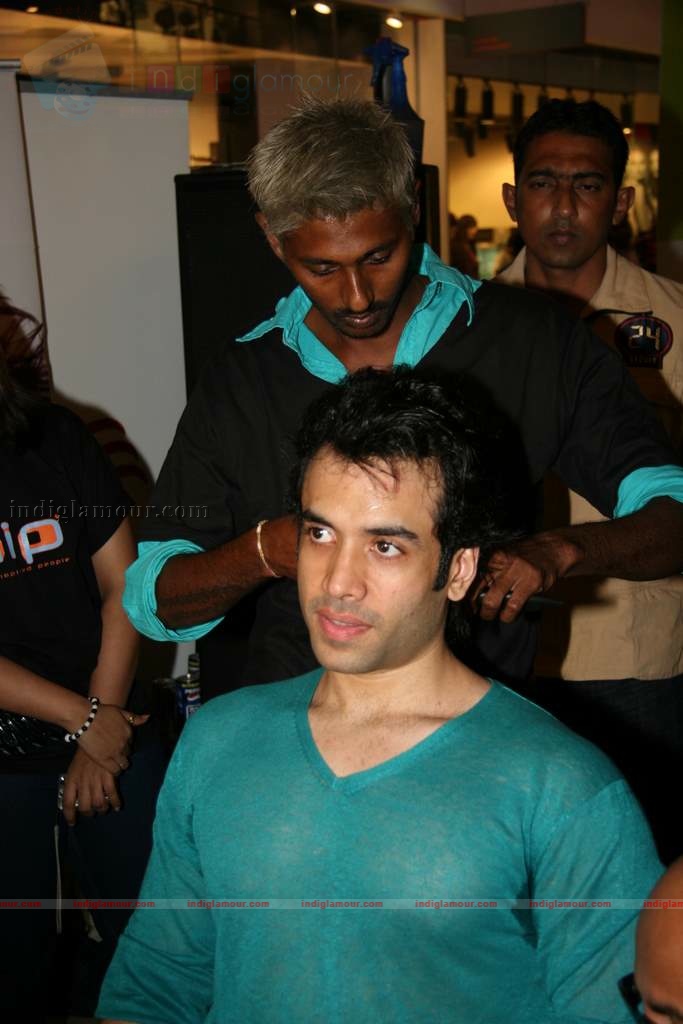 Ranbir Kapoor, Tushar Kapoor, Sunil Shetty at Cut-a-thon hair cut event all day Event hd photo