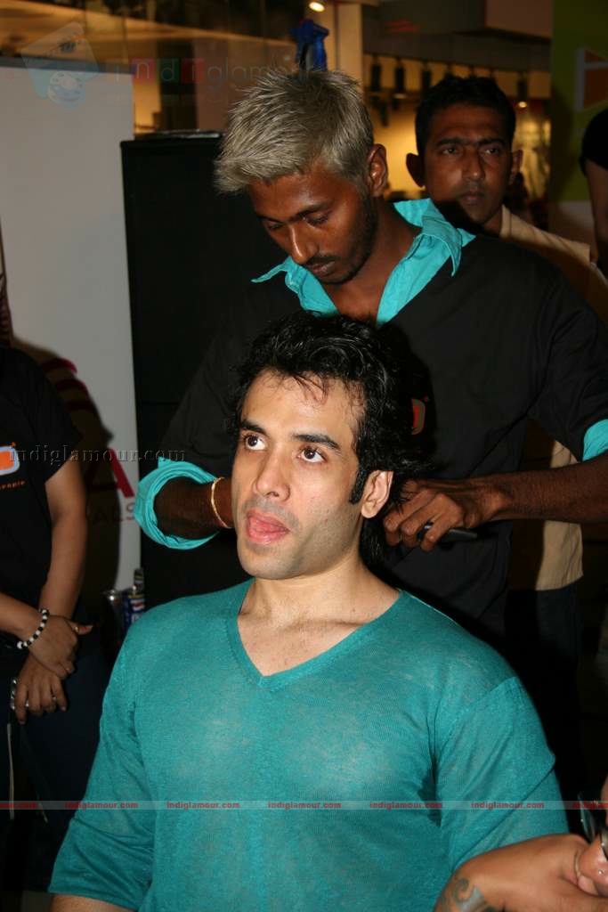 Ranbir Kapoor, Tushar Kapoor, Sunil Shetty at Cut-a-thon hair cut event all day Event hd photo