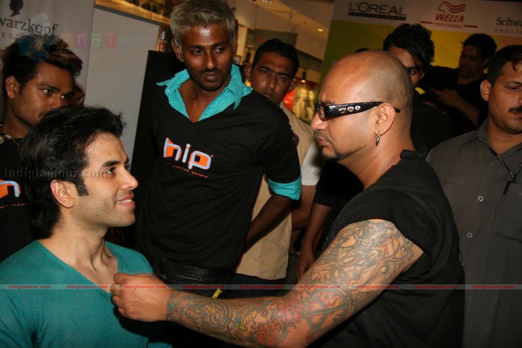 Ranbir Kapoor, Tushar Kapoor, Sunil Shetty at Cut-a-thon hair cut event all day Event hd photo