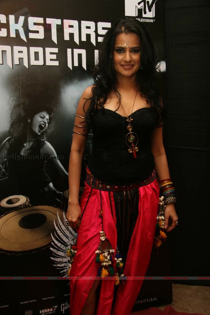 Anusha Dandekar and Shona Mahapatra at MTV Rock On finals Event hd photo