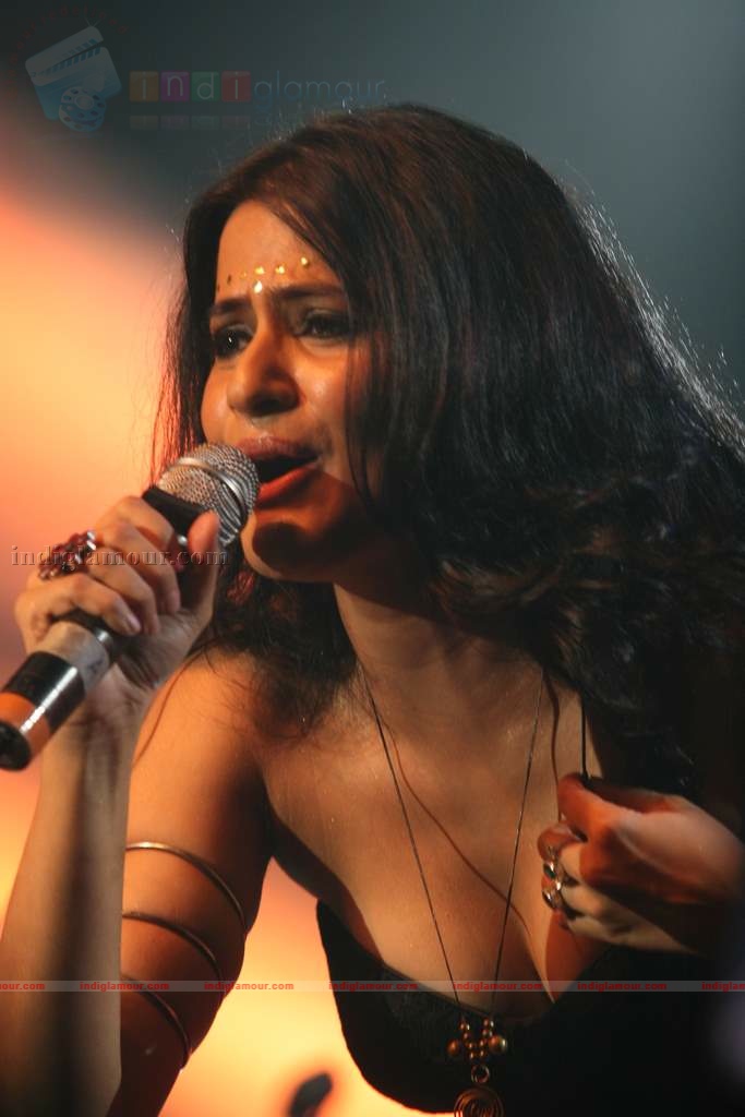 Anusha Dandekar and Shona Mahapatra at MTV Rock On finals Event hd photo