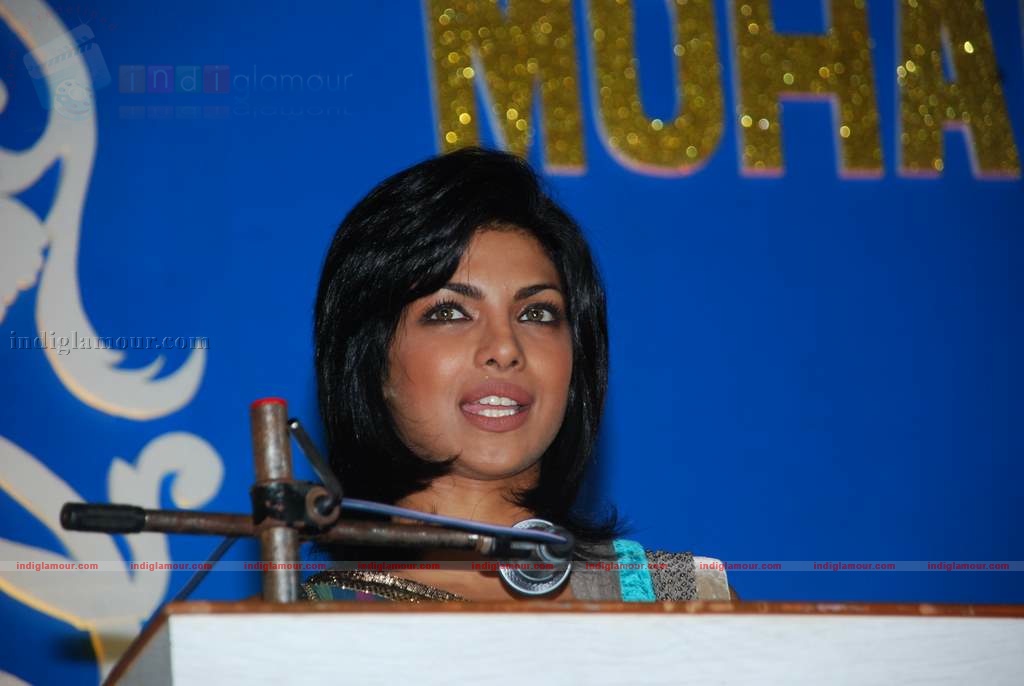 Priyanka Chopra at Harmony Week organised by Mohalla Commitee and Mumbai Police Event hd photo