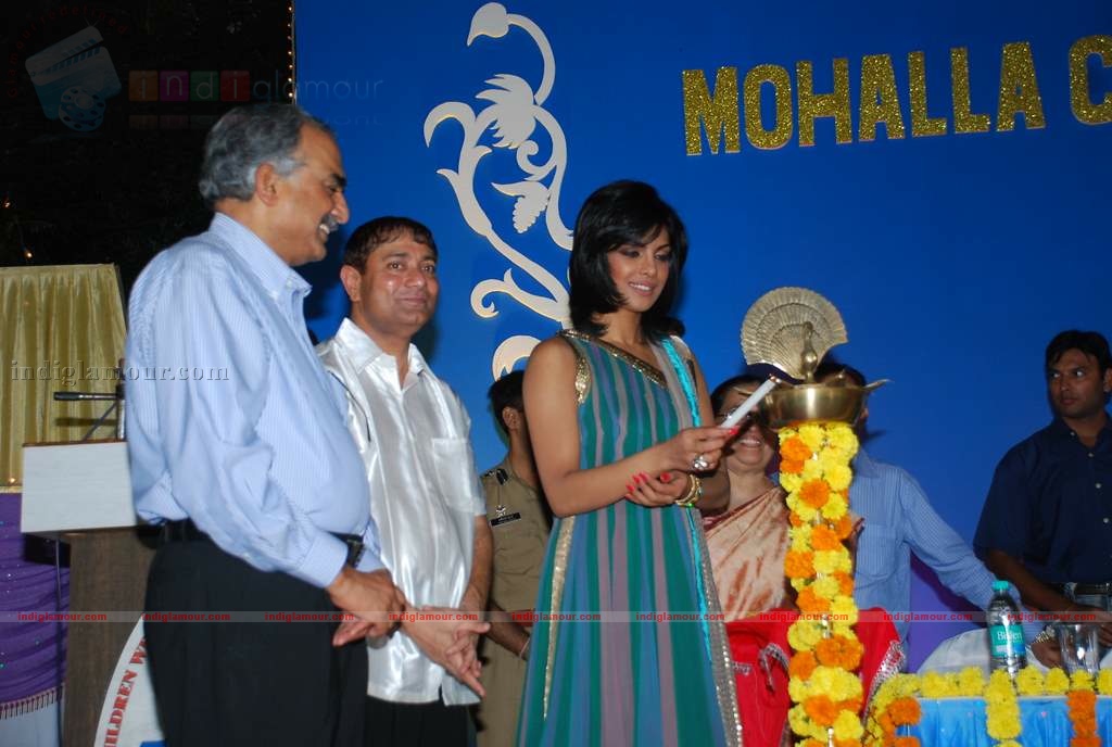 Priyanka Chopra at Harmony Week organised by Mohalla Commitee and Mumbai Police Event hd photo