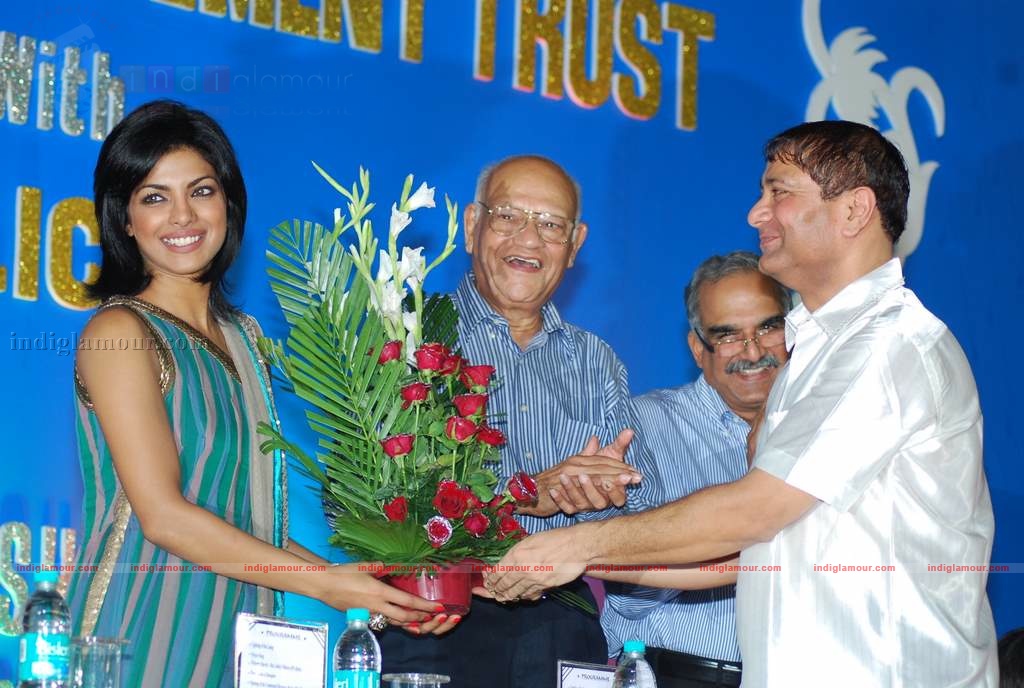 Priyanka Chopra at Harmony Week organised by Mohalla Commitee and Mumbai Police Event hd photo