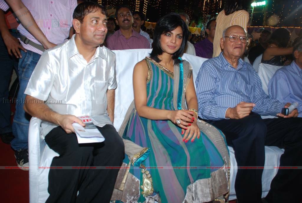 Priyanka Chopra at Harmony Week organised by Mohalla Commitee and Mumbai Police Event hd photo
