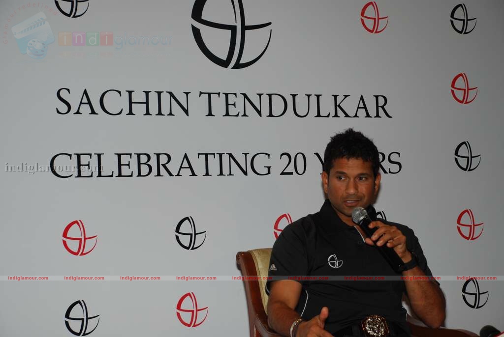 Sachin Tendulkar celebrates splendid 20 years of criket Event hd photo