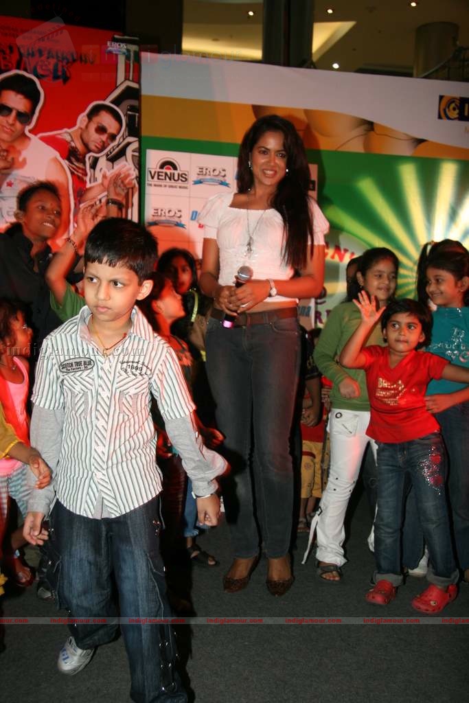 Sameera Reddy promotes De Dhana Dhan Event hd photo