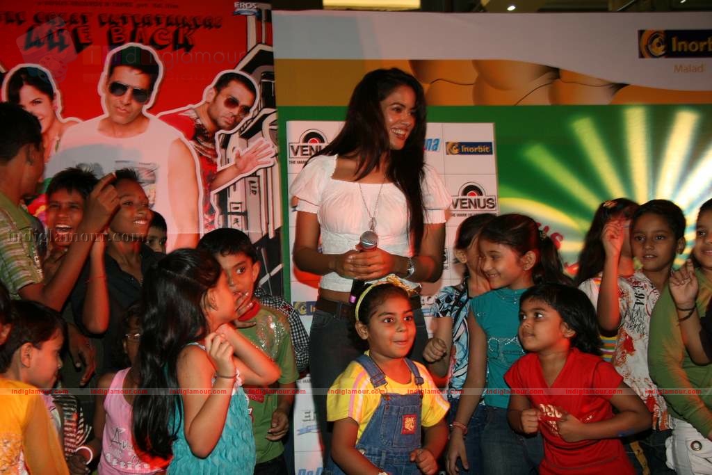 Sameera Reddy promotes De Dhana Dhan Event hd photo