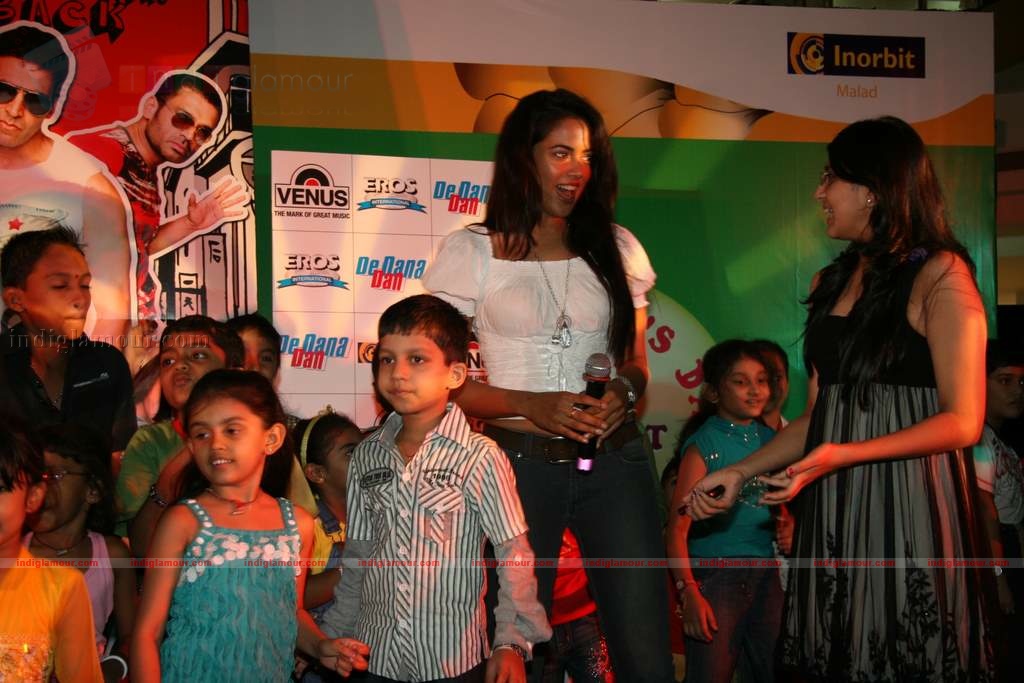 Sameera Reddy promotes De Dhana Dhan Event hd photo