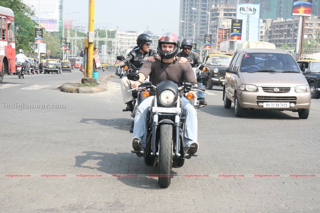 Sohail Khan with his son at Harley Davidson rally Event hd photo