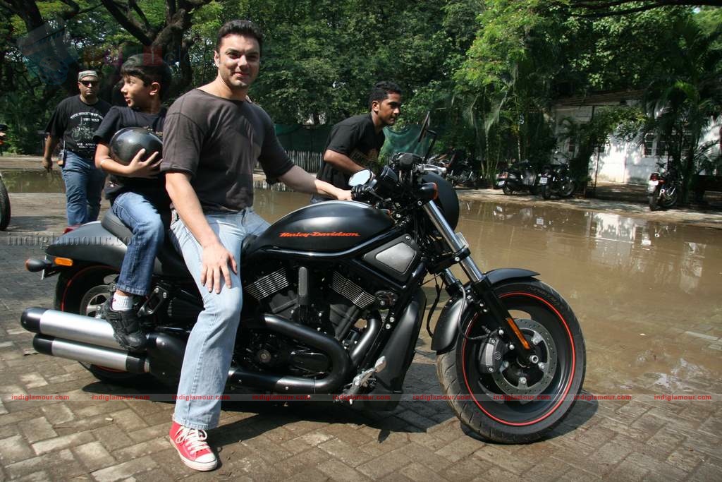 Sohail Khan with his son at Harley Davidson rally Event hd photo