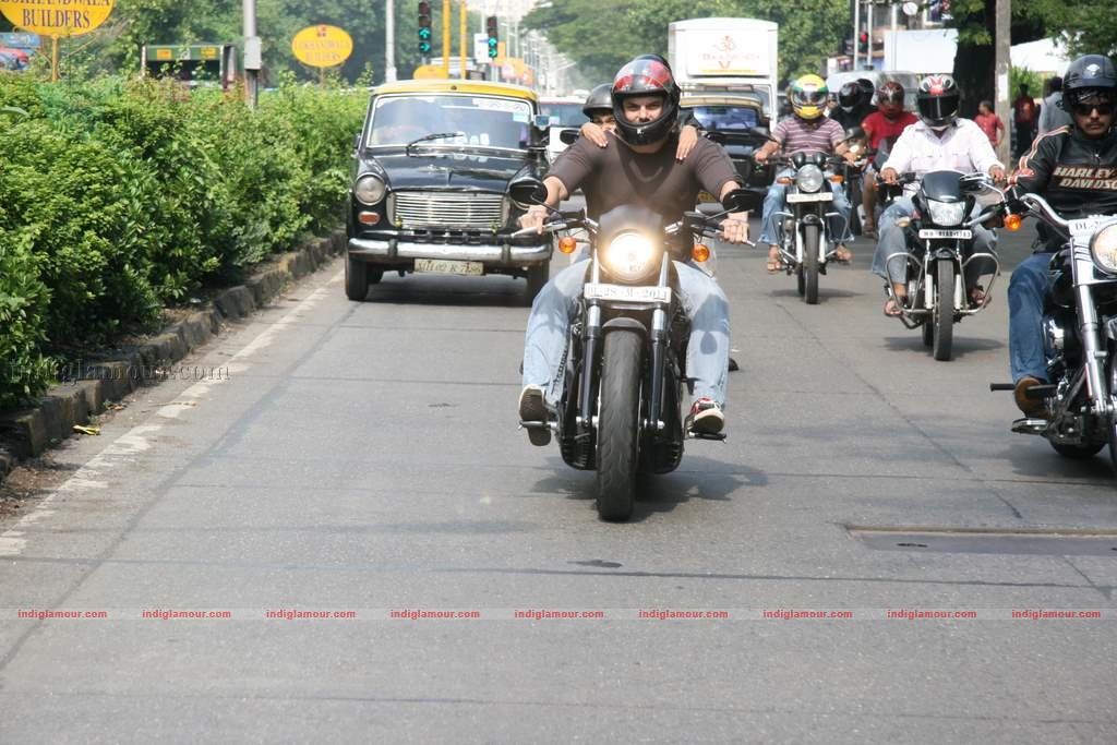 Sohail Khan with his son at Harley Davidson rally Event hd photo
