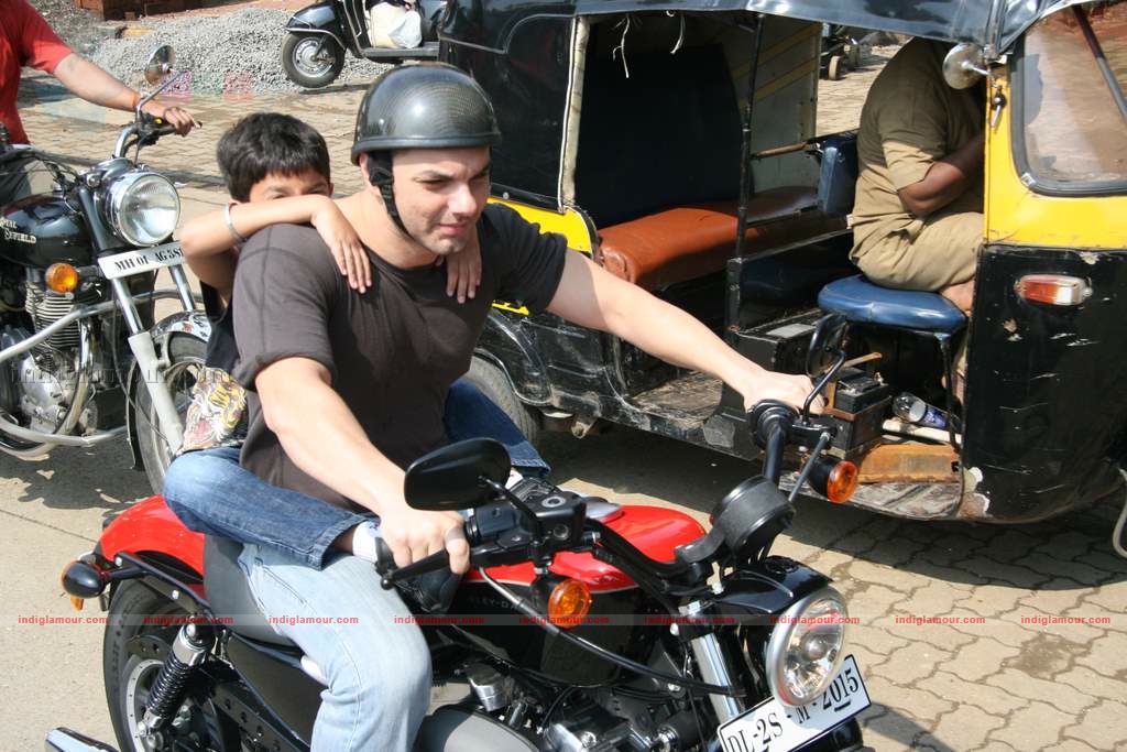 Sohail Khan with his son at Harley Davidson rally Event hd photo