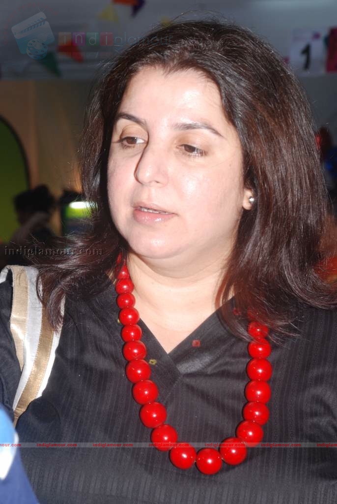 Suzanne Khan, Farah Khan with kids at Children's day celeberations Event hd photo