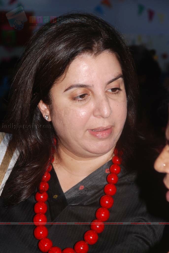 Suzanne Khan, Farah Khan with kids at Children's day celeberations Event hd photo