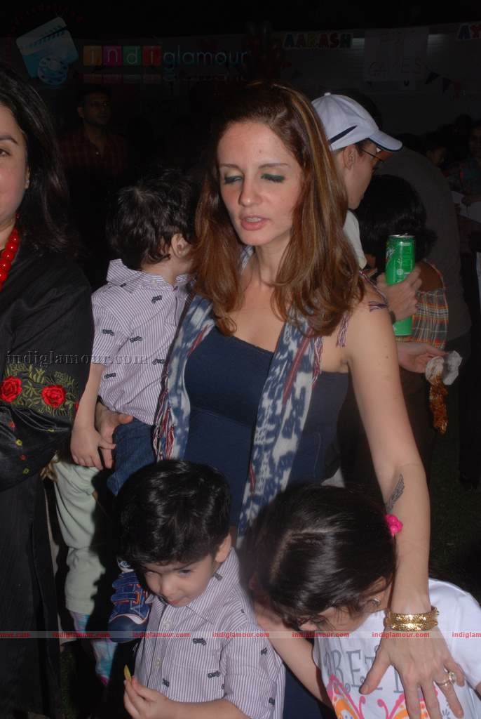 Suzanne Khan, Farah Khan with kids at Children's day celeberations Event hd photo