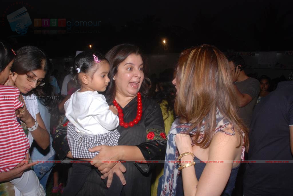 Suzanne Khan, Farah Khan with kids at Children's day celeberations Event hd photo