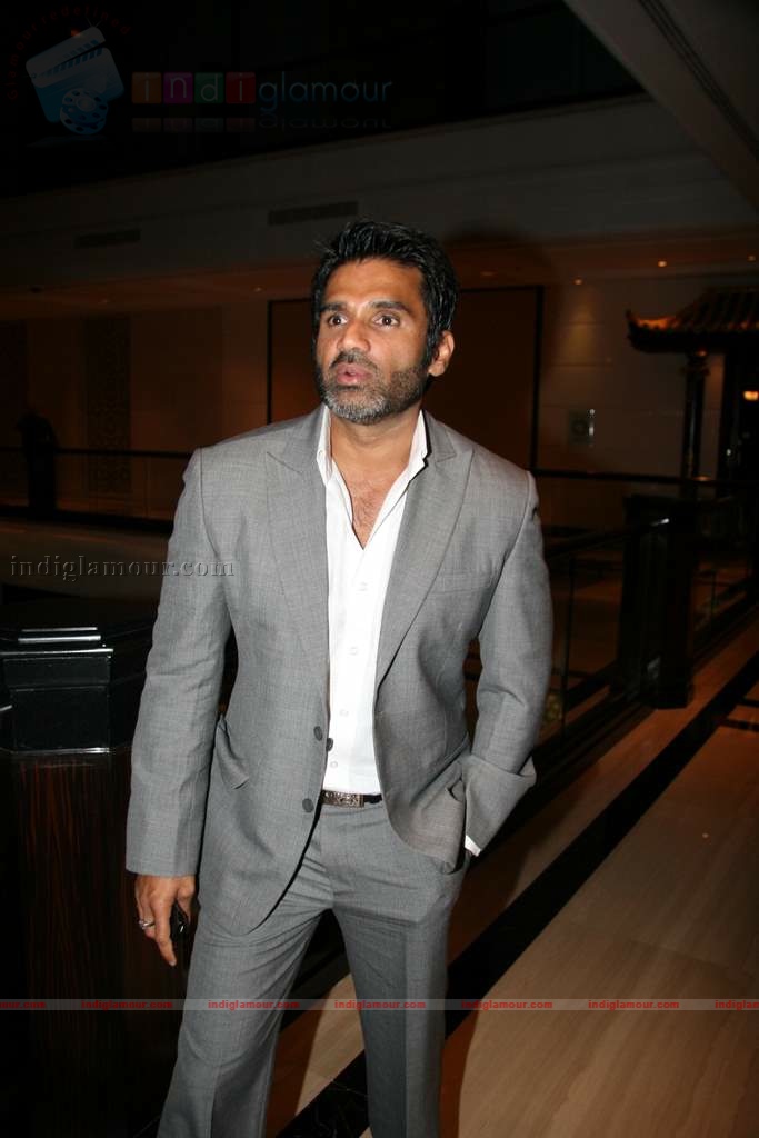Anjai Tendulkar, Suneil Shetty at Taj Land's End bash Event hd photo