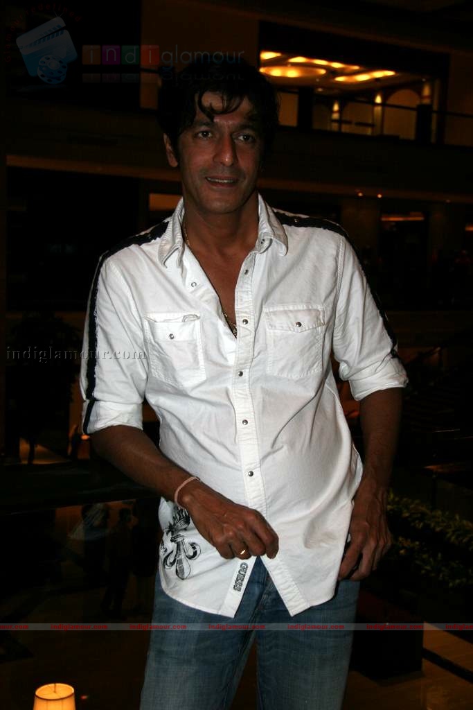 Anjai Tendulkar, Suneil Shetty at Taj Land's End bash Event hd photo