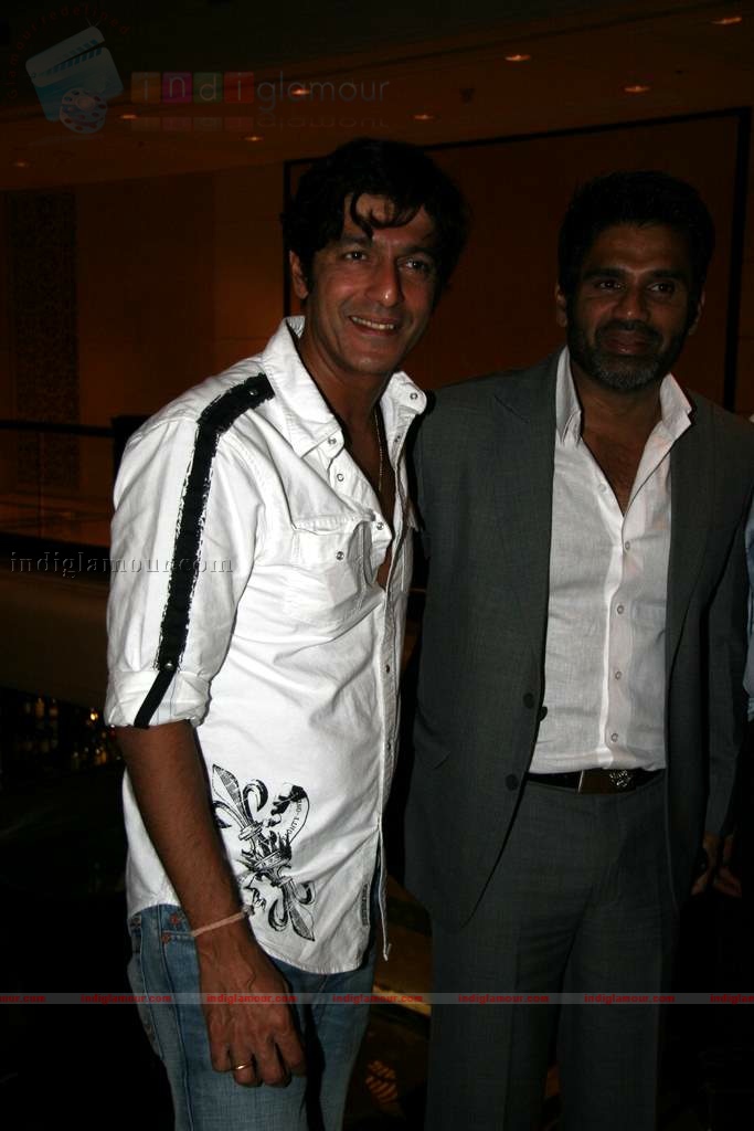 Anjai Tendulkar, Suneil Shetty at Taj Land's End bash Event hd photo