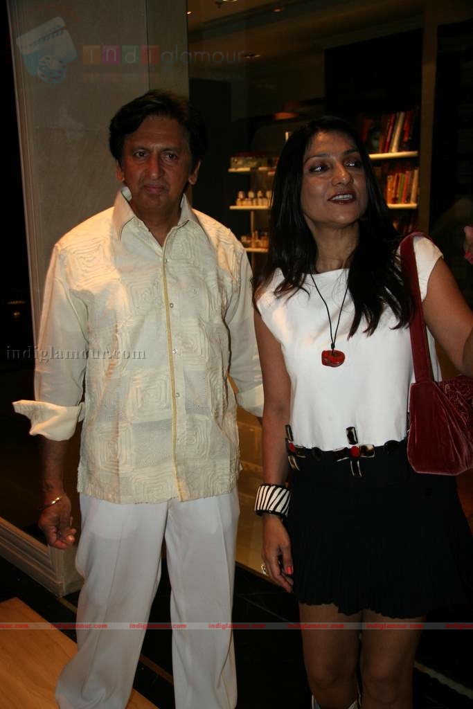 Anjai Tendulkar, Suneil Shetty at Taj Land's End bash Event hd photo