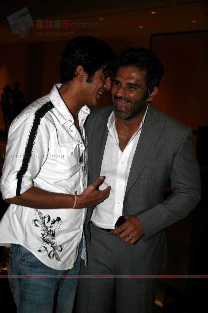 Anjai Tendulkar, Suneil Shetty at Taj Land's End bash Event hd photo
