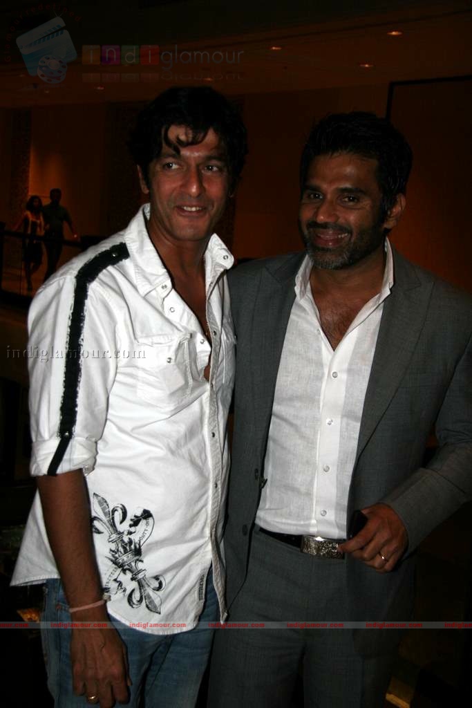 Anjai Tendulkar, Suneil Shetty at Taj Land's End bash Event hd photo