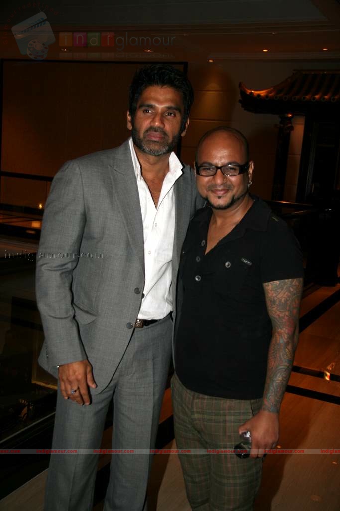 Anjai Tendulkar, Suneil Shetty at Taj Land's End bash Event hd photo